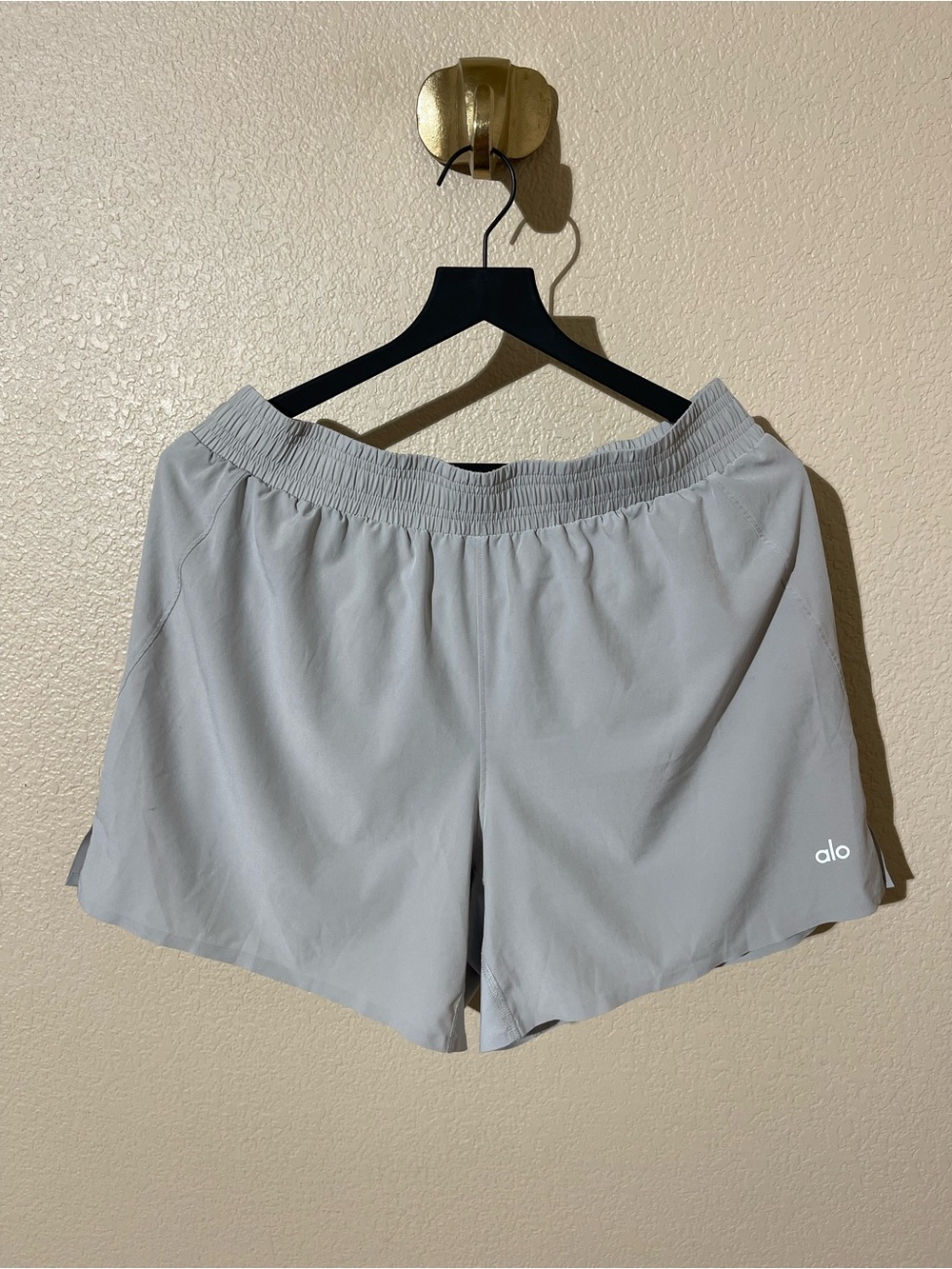 ALO Yoga Men's Athletic Shorts in Light Gray